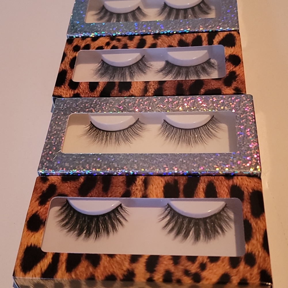 4 pairs of Vegan Eyelashes